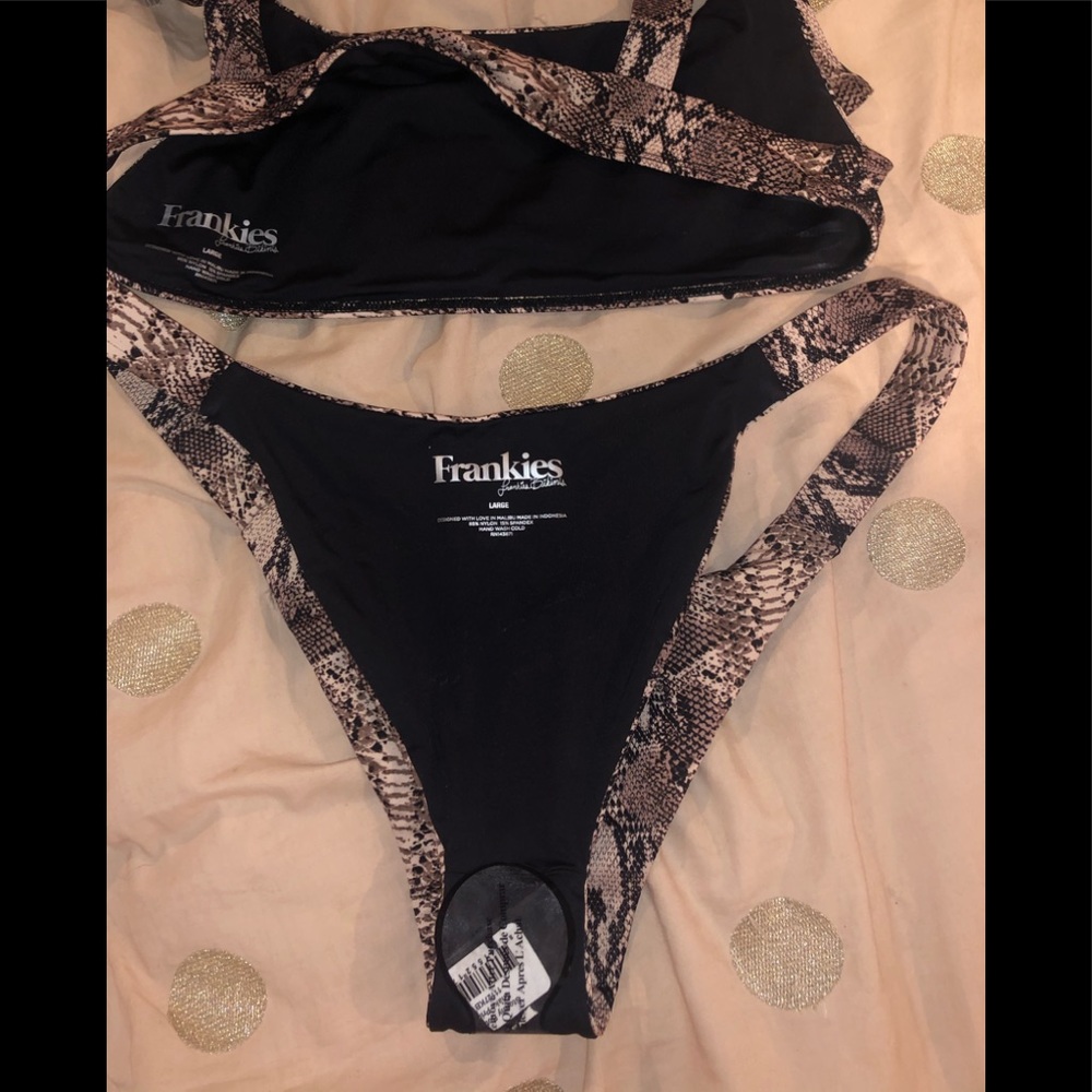 Frankie’s Bikinis 👙 Stormy Top & Bottom - Picture 7 of 8